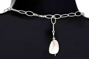whiteshell necklace back